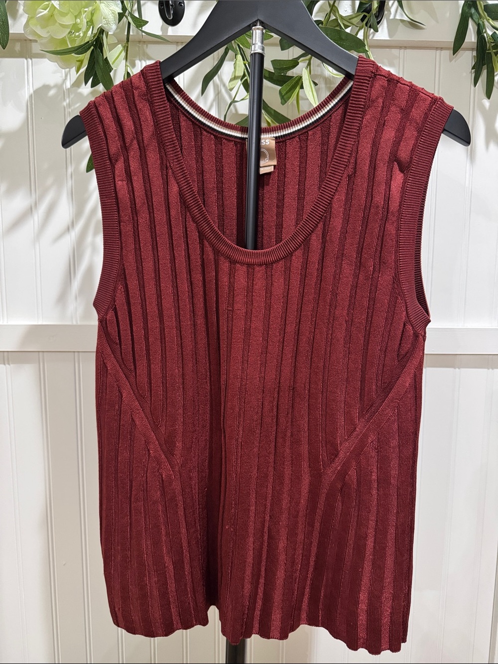 #443 HUGO BOSS Ribbed Sleeveless Crew Sweater in Burgundy